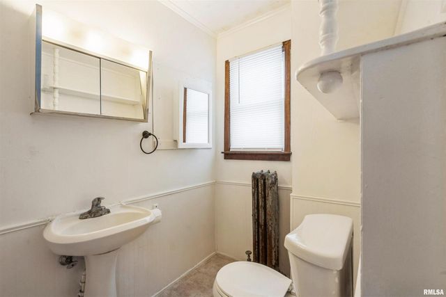 557 6TH Avenue S, Clinton, IA 52732