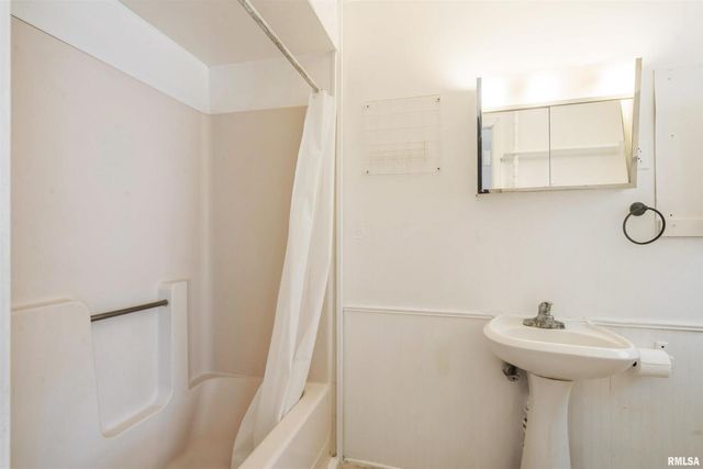 557 6TH Avenue S, Clinton, IA 52732