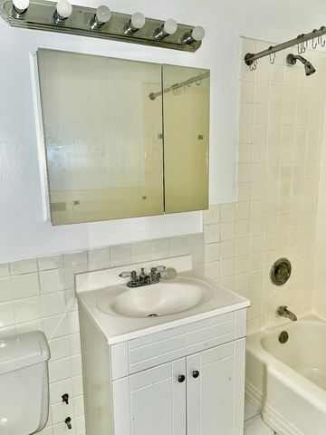 6301 N Sheridan Road 11N, Chicago, IL 60660