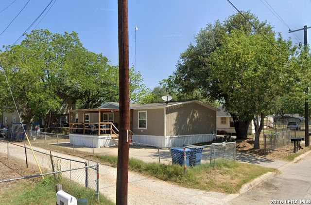 1127 Plum, Floresville, TX 78114