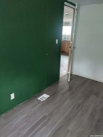 1127 Plum, Floresville, TX 78114