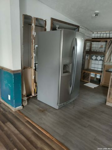 1127 Plum, Floresville, TX 78114