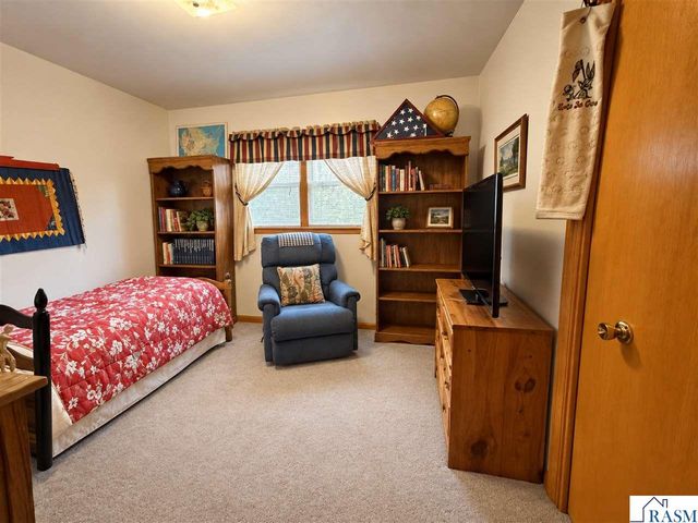 130 Eastwood Dr, Mankato, MN 56001