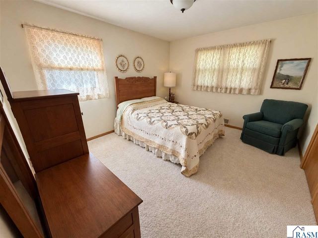130 Eastwood Dr, Mankato, MN 56001