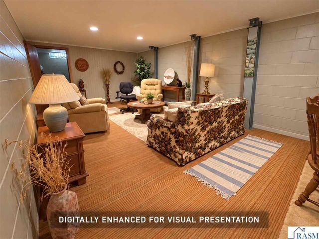 130 Eastwood Dr, Mankato, MN 56001