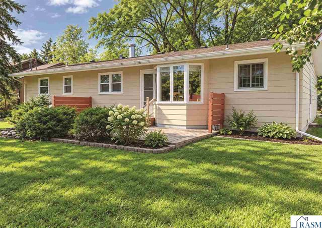 130 Eastwood Dr, Mankato, MN 56001