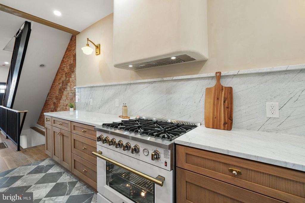 Image 2 of property listing at 2522 W THOMPSON ST, Philadelphia, PA 19121