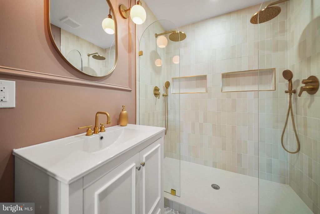 Image 25 of property listing at 2522 W THOMPSON ST, Philadelphia, PA 19121