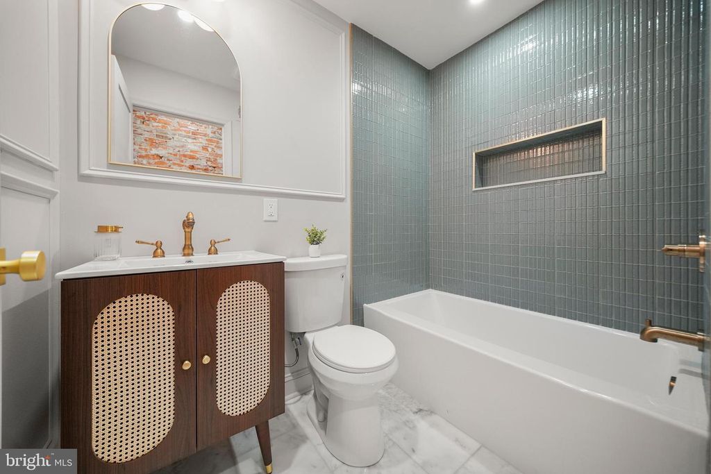 Image 34 of property listing at 2522 W THOMPSON ST, Philadelphia, PA 19121