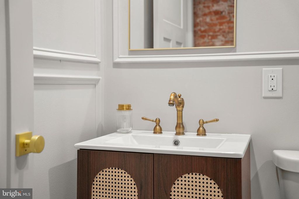 Image 37 of property listing at 2522 W THOMPSON ST, Philadelphia, PA 19121