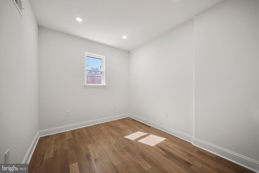 Image 41 of property listing at 2522 W THOMPSON ST, Philadelphia, PA 19121