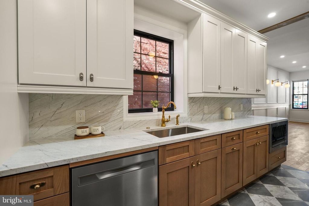 Image 6 of property listing at 2522 W THOMPSON ST, Philadelphia, PA 19121