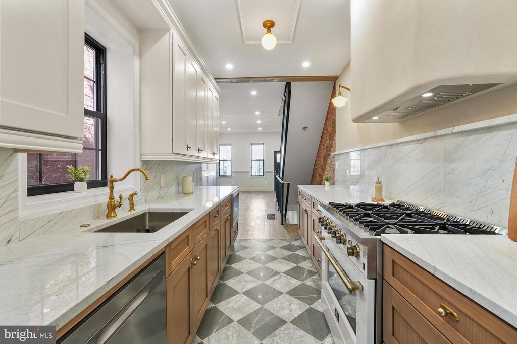 Image 9 of property listing at 2522 W THOMPSON ST, Philadelphia, PA 19121