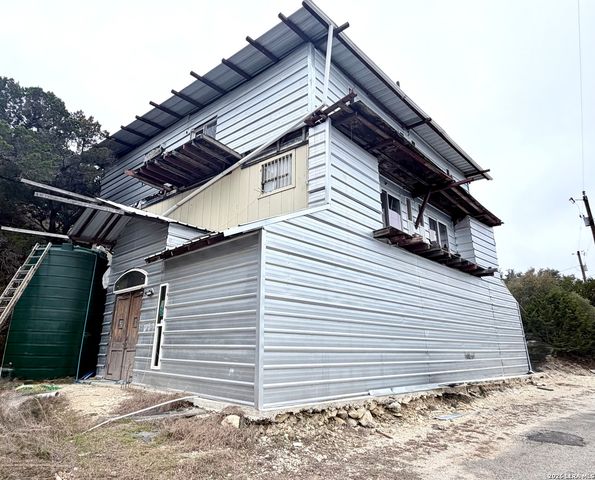 272 Plum Cove, Lakehills, TX 78063