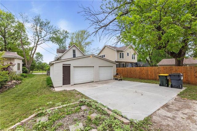 804 E Wea Street, Paola, KS 66071