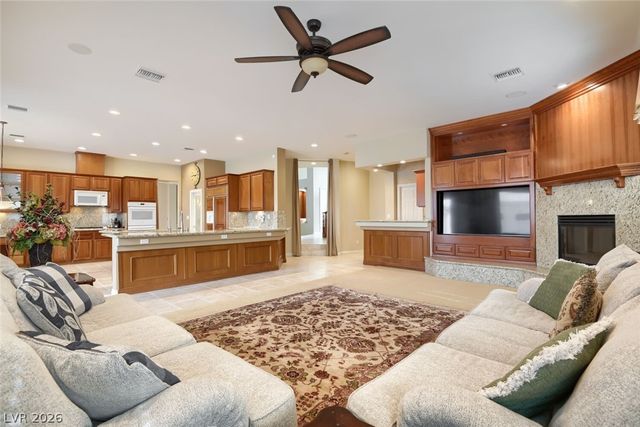 9655 Phoenician Avenue, Las Vegas, NV 89147