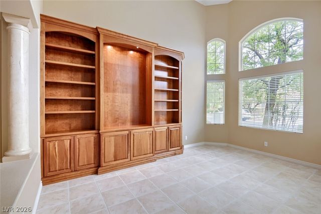 9655 Phoenician Avenue, Las Vegas, NV 89147
