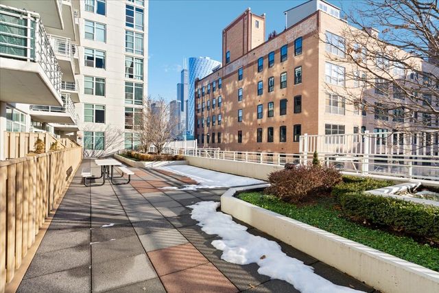 909 W Washington Street 804, Chicago, IL 60607