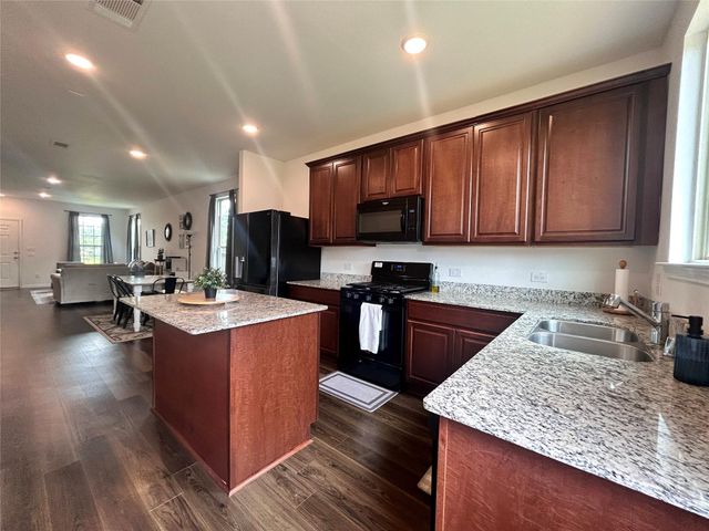 118 Ashwood Glade Drive, Conroe, TX 77378