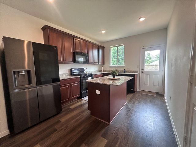 118 Ashwood Glade Drive, Conroe, TX 77378