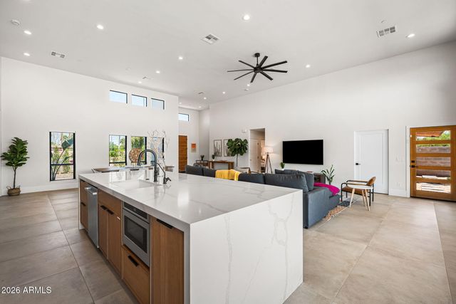 8621 E INDIAN BEND Road, Scottsdale, AZ 85250