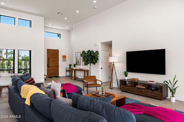 8621 E INDIAN BEND Road, Scottsdale, AZ 85250