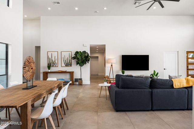 8621 E INDIAN BEND Road, Scottsdale, AZ 85250