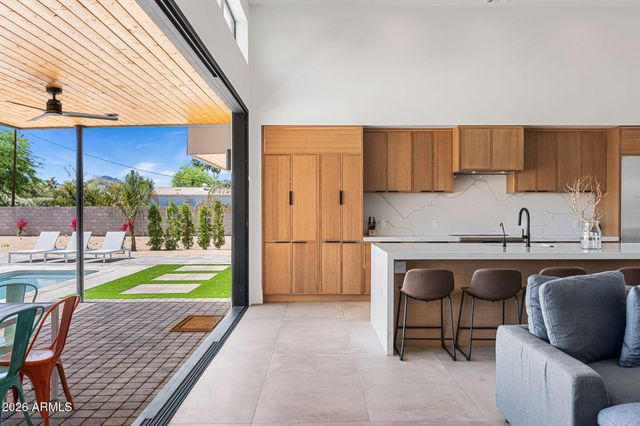 8621 E INDIAN BEND Road, Scottsdale, AZ 85250