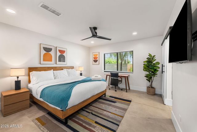 8621 E INDIAN BEND Road, Scottsdale, AZ 85250