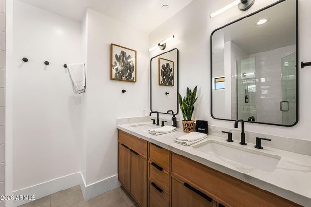 8621 E INDIAN BEND Road, Scottsdale, AZ 85250