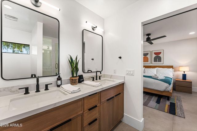 8621 E INDIAN BEND Road, Scottsdale, AZ 85250