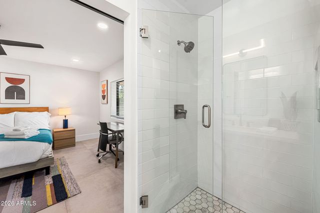 8621 E INDIAN BEND Road, Scottsdale, AZ 85250