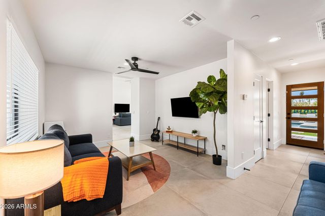 8621 E INDIAN BEND Road, Scottsdale, AZ 85250