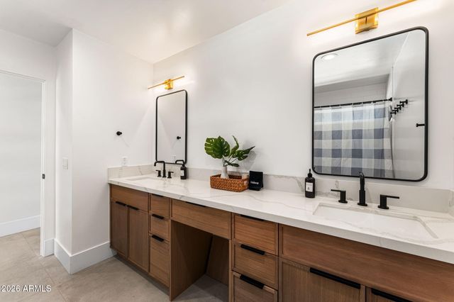 8621 E INDIAN BEND Road, Scottsdale, AZ 85250