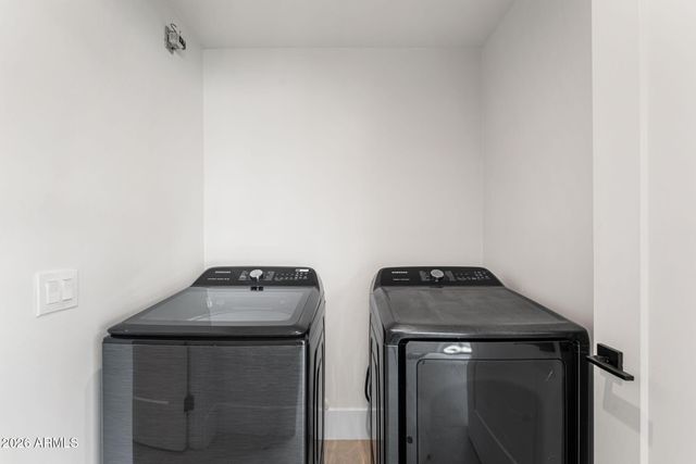 8621 E INDIAN BEND Road, Scottsdale, AZ 85250