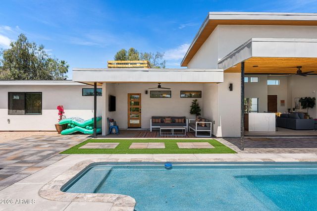 8621 E INDIAN BEND Road, Scottsdale, AZ 85250