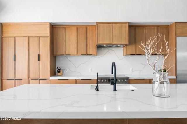 8621 E INDIAN BEND Road, Scottsdale, AZ 85250