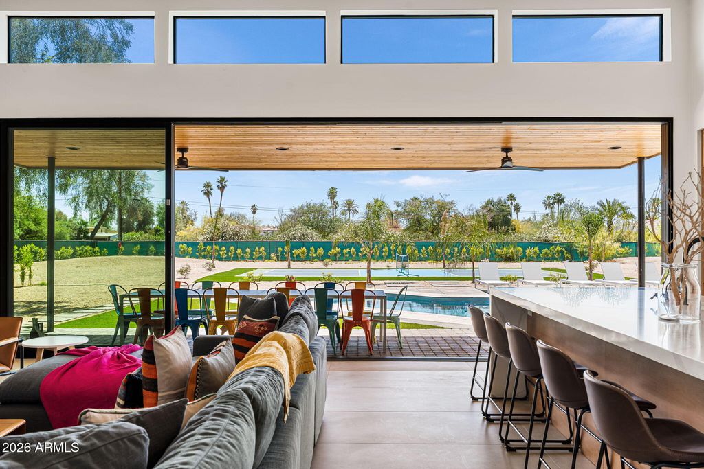 Image 15 of property listing at 8621 E INDIAN BEND Road, Scottsdale, AZ 85250