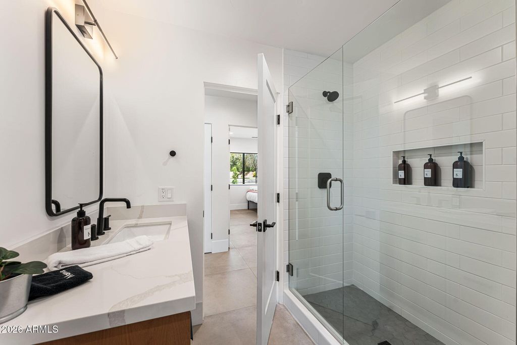 Image 21 of property listing at 8621 E INDIAN BEND Road, Scottsdale, AZ 85250