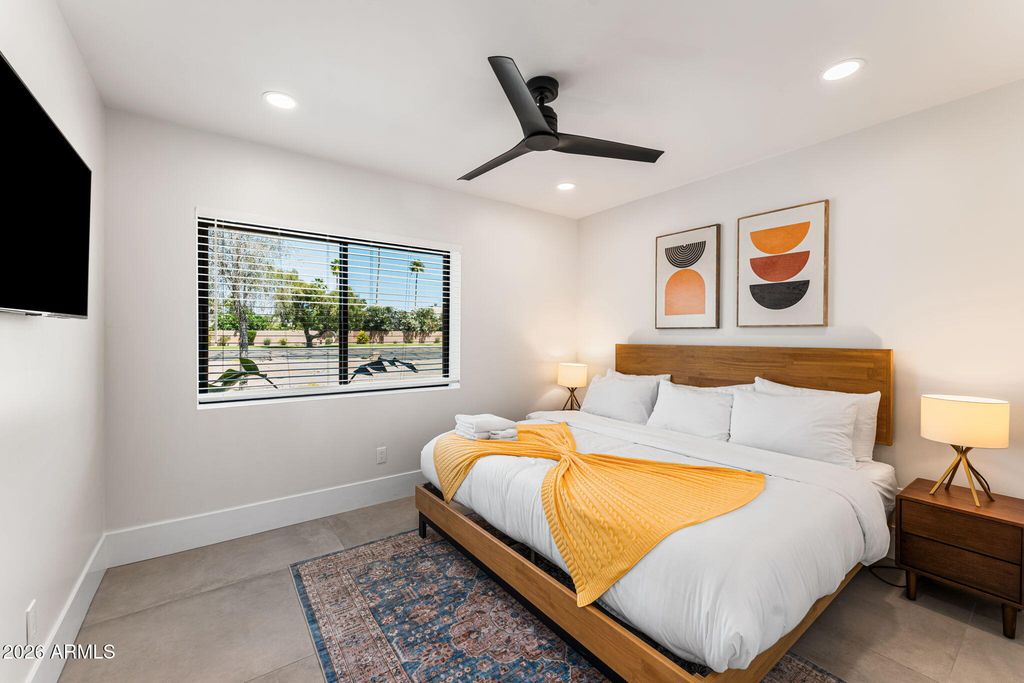 Image 27 of property listing at 8621 E INDIAN BEND Road, Scottsdale, AZ 85250