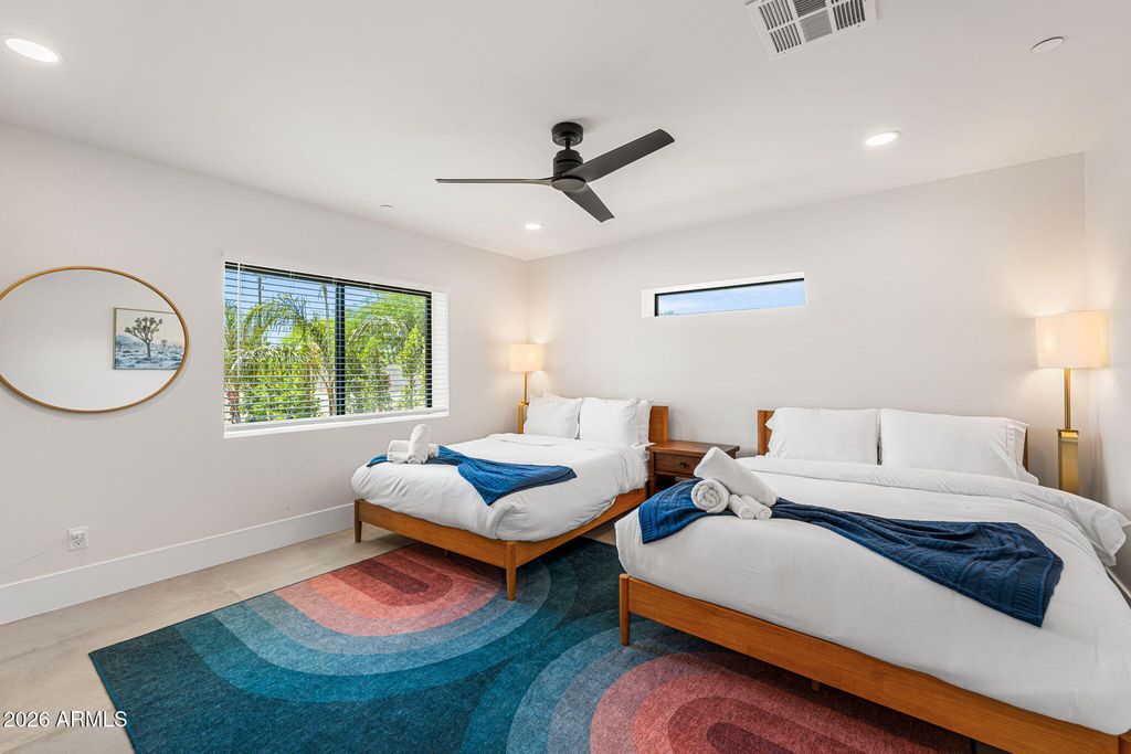 Image 33 of property listing at 8621 E INDIAN BEND Road, Scottsdale, AZ 85250