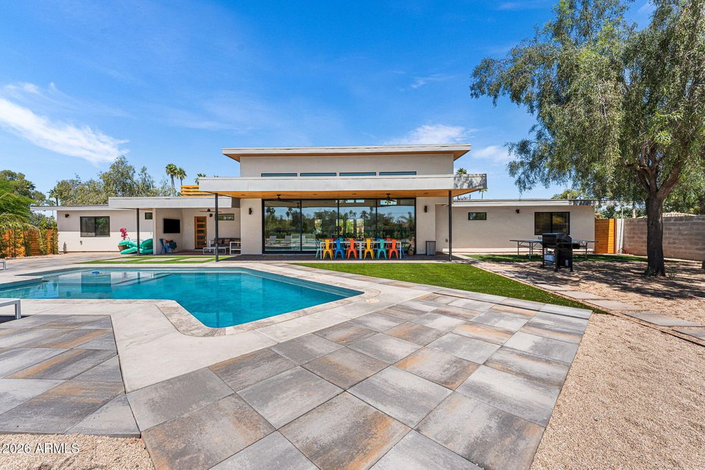 Image 44 of property listing at 8621 E INDIAN BEND Road, Scottsdale, AZ 85250