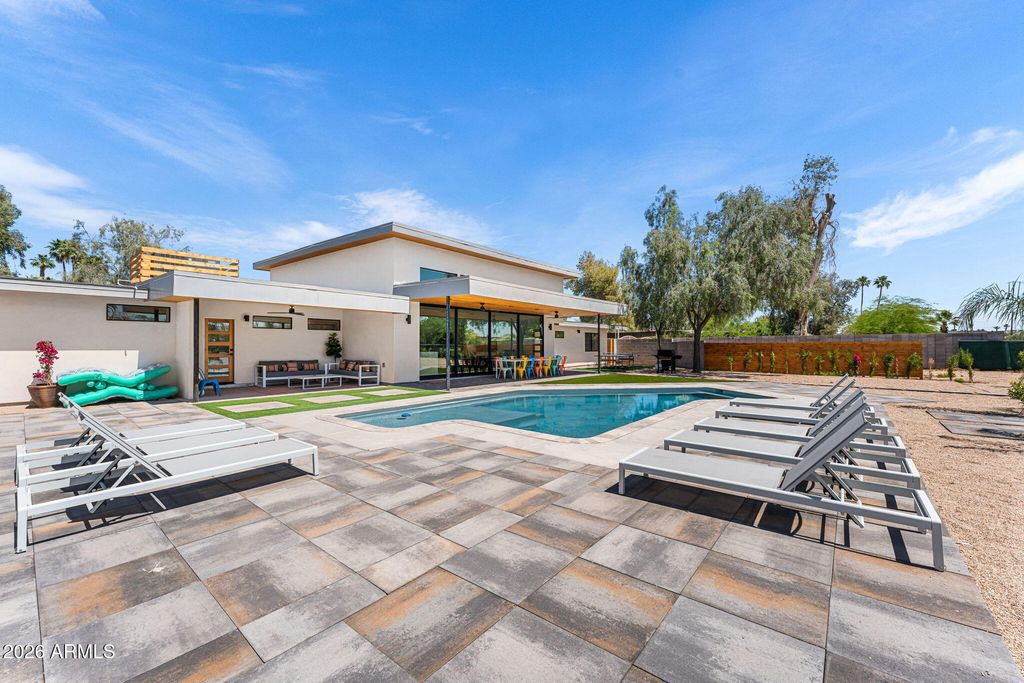 Image 45 of property listing at 8621 E INDIAN BEND Road, Scottsdale, AZ 85250
