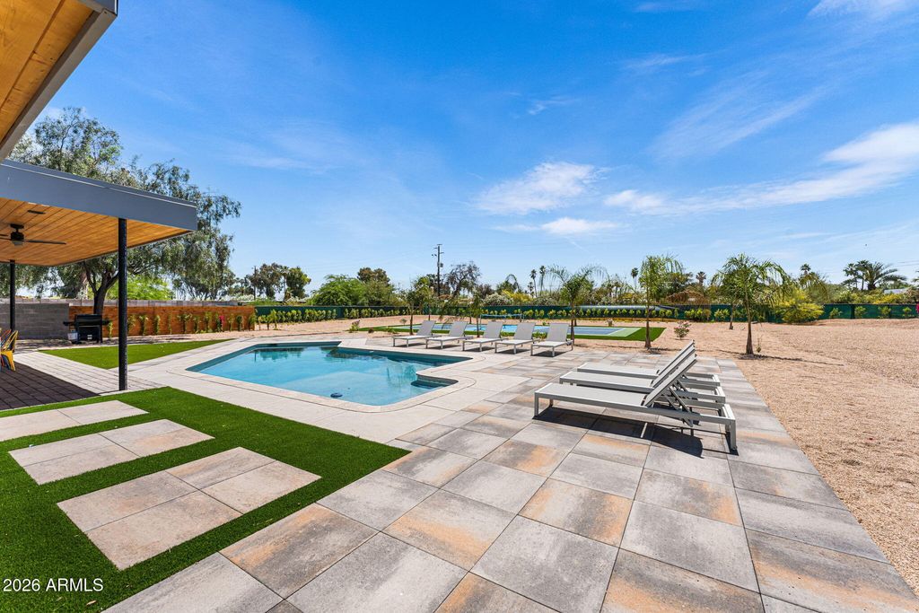 Image 46 of property listing at 8621 E INDIAN BEND Road, Scottsdale, AZ 85250