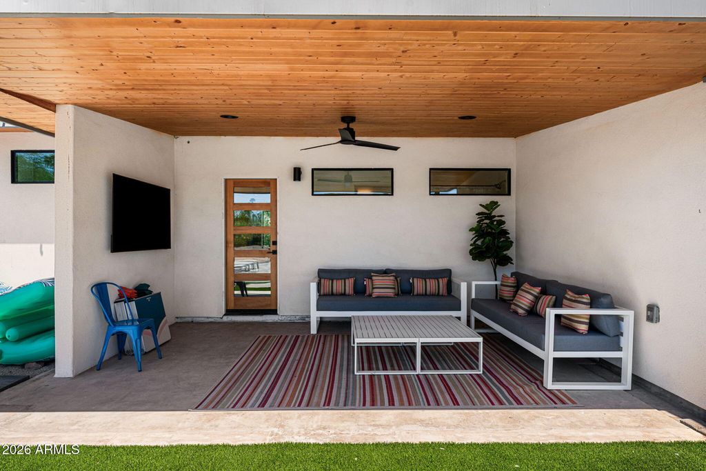 Image 47 of property listing at 8621 E INDIAN BEND Road, Scottsdale, AZ 85250