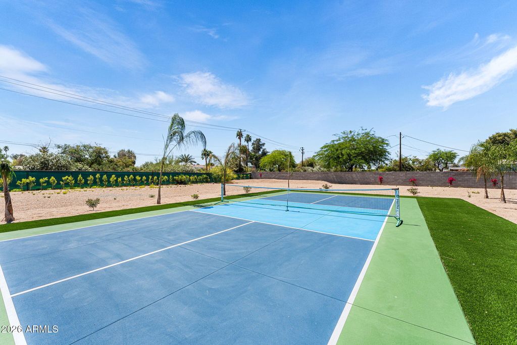 Image 48 of property listing at 8621 E INDIAN BEND Road, Scottsdale, AZ 85250