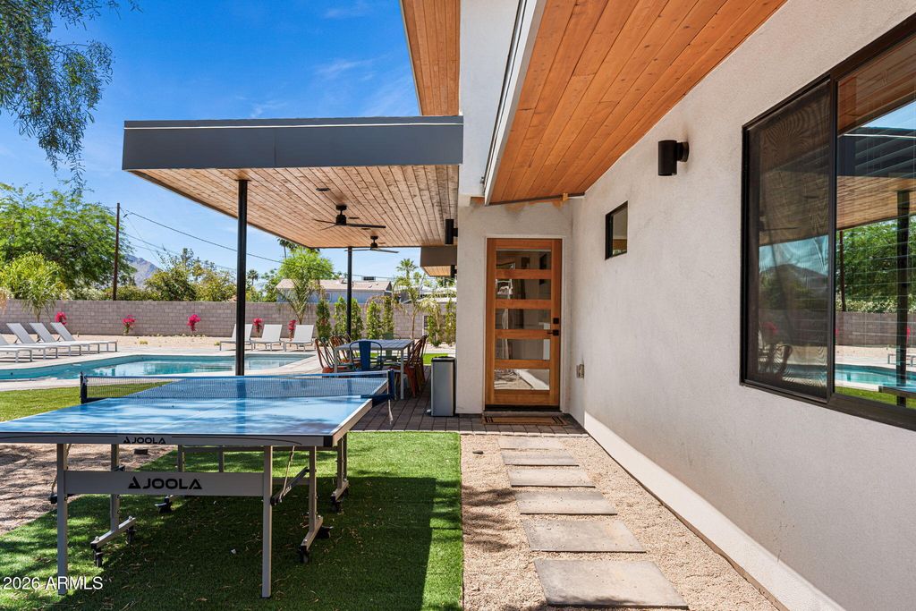 Image 50 of property listing at 8621 E INDIAN BEND Road, Scottsdale, AZ 85250