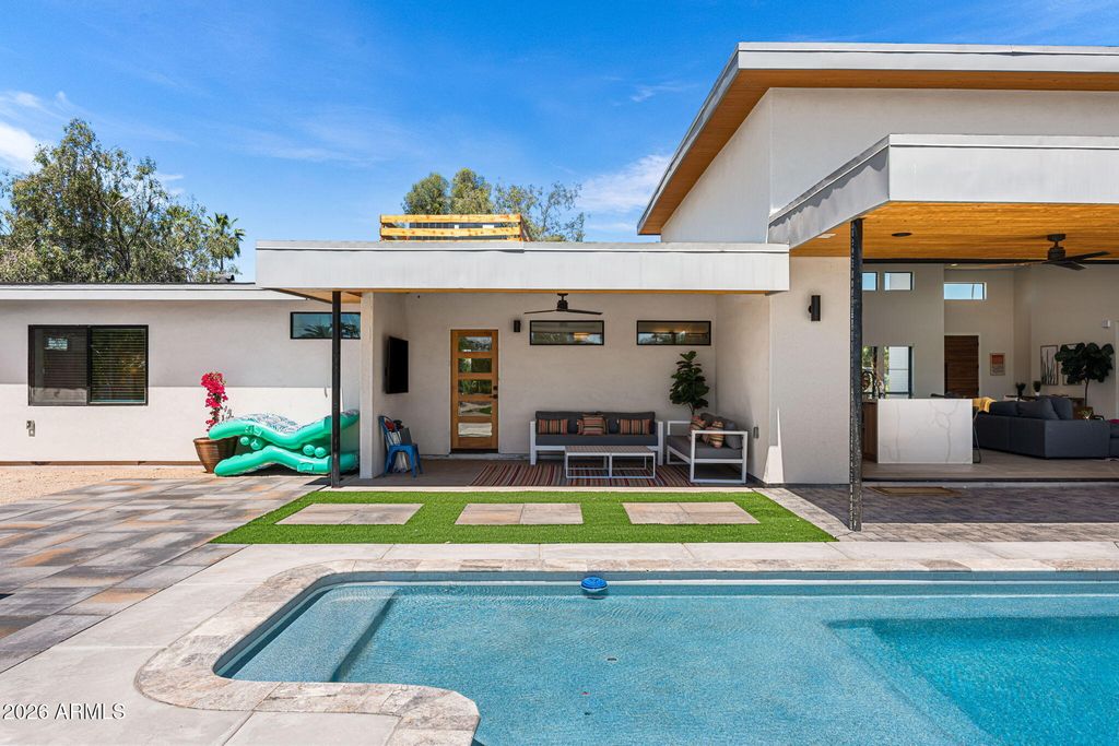 Image 53 of property listing at 8621 E INDIAN BEND Road, Scottsdale, AZ 85250