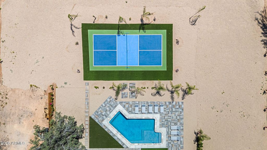 Image 60 of property listing at 8621 E INDIAN BEND Road, Scottsdale, AZ 85250