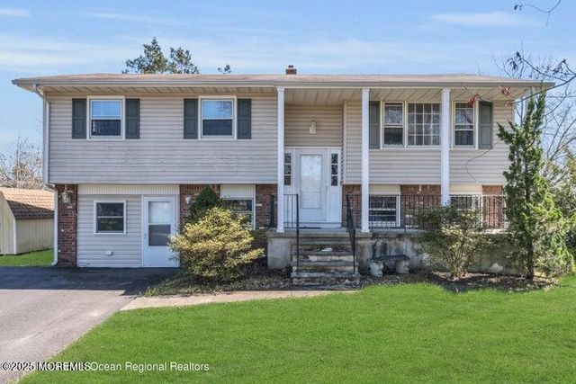 815 Royal Lane, Toms River, NJ 08753